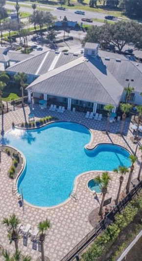 Luxury townhome 10 min to Disney